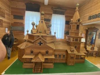 Экспозиция музея-заповедника деревянного зодчества в Нижней Синячихе